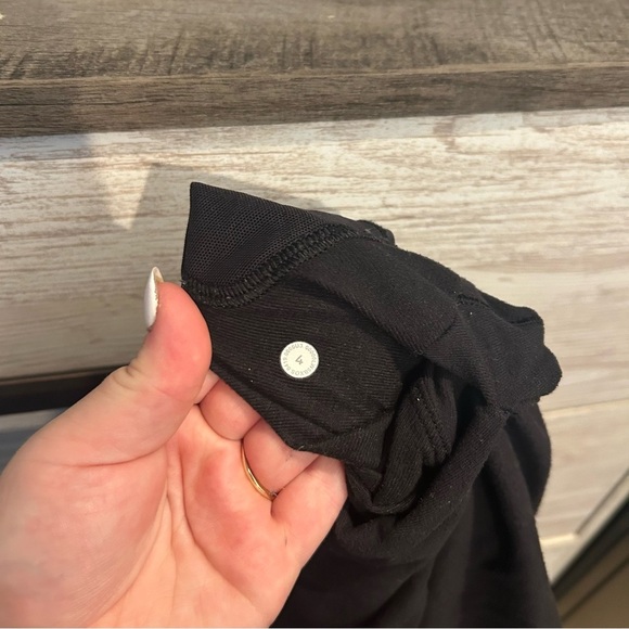 Lululemon Black Tapered Jogger Pants – Size 4 – High-Rise Lightweight Stretch - Picture 7 of 8